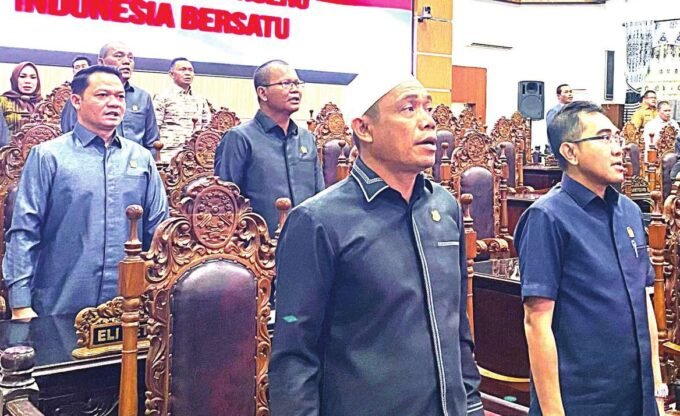 DPRD KAPUAS RAPAT PARIPURNA: Anggota DPRD Kabupaten Kapuas, Bardiansyah bersama anggota DPRD Kabupaten Kapuas hadiri paripurna, baru-baru ini.
