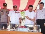 DPRD KAPUAS KEBERSAMAAN: Ketua DPRD Kapuas Ardiansah bersama Bupati Kapuas H Muhammad Wiyatno saat pemasangan tiang pancang pembangunan MPP, Rabu (9/7)