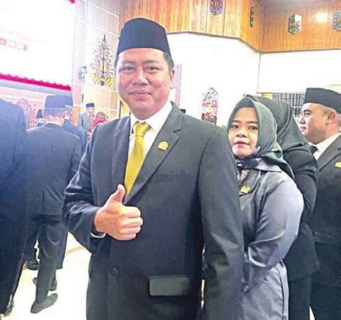 DPRD KAPUAS HADIRI: Rahmad Jainudin saat hadiri paripurna serah terima jabatan Bupati dan Wakil Bupati Kapuas, Senin (3/3).