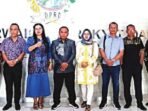 KUNJUNGAN: Ketua Komisi II DPRD Kapuas, Hj Siti Rusyida dan wakil ketua komisi II, H Ahmad Zahidi, SH, MH, bersama anggota komisi II, Septi Purnama Sari, Wahyono, I Nyoman Salop dan Sutarno, serta staf Sekretariat DPRD Kapuas kunjungan di DPRD Kota Tangerang Selatan.