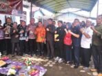 DPRD KAPUAS2 MUSRENBANG: Anggota DPRD Kabupaten Kapuas dari Dapil I Kecamatan Selat, antara lain H Saferaniansyah, Muhamad Yusup, Arhensah Mullah Muhammad, Yunaningsih, Hj Sri Ngatin, dan Lisna Mariatun saat hadiri Musrenbang tingkat kelurahan di Kelurahan Selat Hulu, Kecamatan Selat, Kamis (9/1).