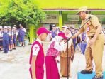 KAPUAS MPLS: Kepala Dinas Pendidikan Kapuas Dr Suwarno Muriyat ketika membuka MPLS Ramah di SMP Negeri 1 Selat, Senin (14/7) pagi.