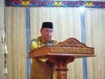 PIDATO: Bupati Kotim H.Halikinoor saat menyampaikan pidatonya pada rapat paripurna di DPRD Kotim, Senin (14/7).