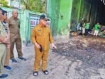 MELIHAT: Bupati Kabupaten Kotim H.Halikinnor saat melihat depo sampah yang ada di jalan Pelita beberapa waktu lalu.