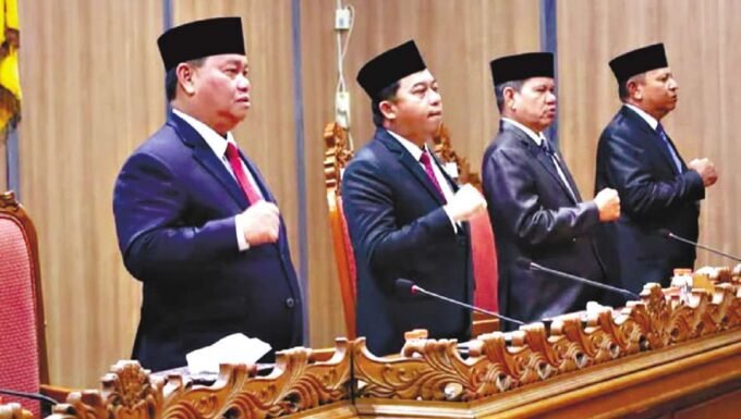 HADIRI: Bupati Kotim, Halikinnor saat menghadiri rapat paripurna di DPRD Kotim, belum lama ini.