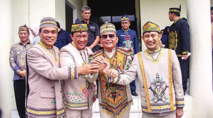 SINERGISITAS: Gubernur, Wakil Gubernur Kalteng, Wali Kota dan Wakil Wali Kota Palangka Raya selepas giat Upacara Hari Jadi Kota Palangka Raya, Kamis (17/7).
