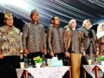 PALANGKA RAYA EVEN: Wali Kota Palangka Raya, Fairid Naparin saat menghadiri Palangka Fair 2025, di halaman GOR Indoor, beberapa waktu lalu.