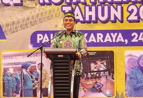 MENGHADIRI: Wakil Wali Kota Palangka Raya, Achmad Zaini membuka Pertemuan Kader Posyandu SeKota Palangka Raya, di Bahalap Hotel, Kamis (24/7).