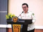 PALANGKA RAYA PENYALURAN: Kepala Dinas Sosial Kota Palangka Raya, Riduan menyampaikan laporan pada kegiatan penyaluran Bantuan Sosial Belanja Tidak Terduga (BTT) bagi PPKS korban bencana, di Aula Rumah Jabatan Wali Kota Palangka Raya, Jumat (25/7).