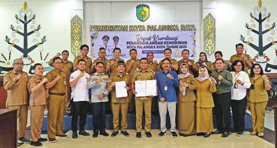 MENGHADIRI: Wali Kota Palangka Raya diwakili wawali, Achmad Zaini menghadiri Rakor Penanggulangan Kemiskinan Kota Palangka Raya Tahun 2025 di ruang Peteng Karuhei II, Kantor Wali Kota Palangka Raya, Senin (7/7).