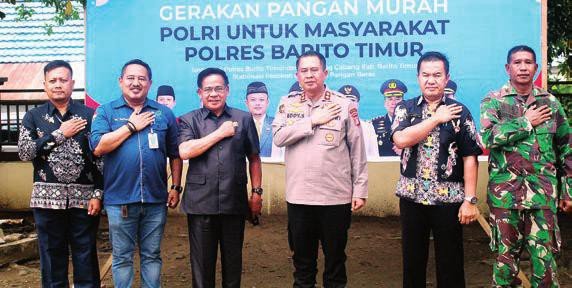 SINERGI: Asisten I Pemkab Bartim Ari Panan P Lelu (dua dari kanan) usai mengikuti zoom peluncuran gerakan pangan murah di Mapolsek Dustim, Kamis (14/8).