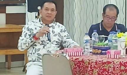 BARITO TIMUR PIMPIN RAPAT: Bupati Bartim, M Yamin (kiri) didampingi Sekda Misnohartaku memimpin jalannya rapat HUT Bartim di Rujab Bupati, Sabtu (2/8).