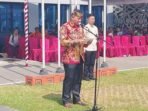 SIMULASI : Bupati Bartim, M Yamin ketika menyampaikan sambutan dalam pembukaan Simulasi dan Sosialisasi Pembinaan Redkar, di Halaman Kantor Pemkab, Kamis (7/7).