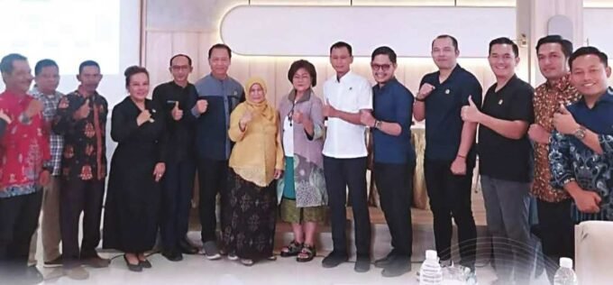 DPRD KALTENG KAJI BANDING: Wakil Ketua II DPRD Kalteng, M Ansyari bersama Komisi III DPRD Kalimantan Tengah saat kaji banding ke Disdik Jawa Barat, Kamis (21/8).