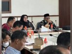 PIMPIN : Wakil Bupati Kotim, Irawati saat memimpin rapat Gerakan Pangan Murah (GPM) serentak, Kamis (28/8).