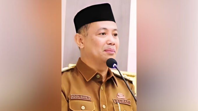 Eddy Raya Samsuri Bupati Barsel