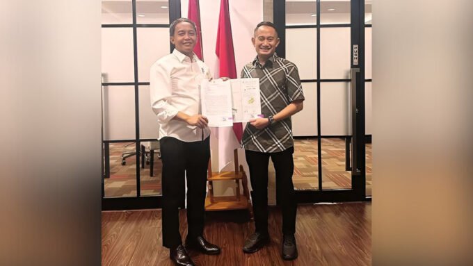 SINERGI: Menteri Kehutanan RI, Raja Juli Antoni menerima ajuan penambahan kawasan hutan dari Wali Kota Palangka Raya, Fairid Naparin, Minggu (3/8).