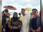 Desain tanpa judul KUNJUNGAN : Staf Khusus Presiden Republik Indonesia Bidang Pembinaan Generasi Muda dan Pekerja Seni, Raffi Ahmad saat dibandara H.Asan Sampit yang di sambut oleh Wakil Bupati Irawati, Minggu (3/8/2025)