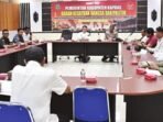 KAPUAS RAPAT: Sekda Kabupaten Kapuas Dr Usis I Sangkai memimpin Rakor RAT-PKS tingkat Kabupaten Kapuas di Aula Badan Kesbangpol, Rabu (20/8).