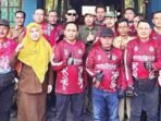 KAPUAS FOTO BERSAMA: Bupati Kapuas H Muhammad Wiyatno dan Sekda Kapuas Dr Usis I Sangkai foto bersama saat berkunjung ke SMPN 2 Pulau Petak akhir pekan lalu.