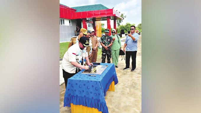 PERESMIAN: Bupati Katingan, Saiful ketika meresmikan Rumah SakitPratama Katingan Kuala di Desa Bangun Jaya, Selasa (5/8).