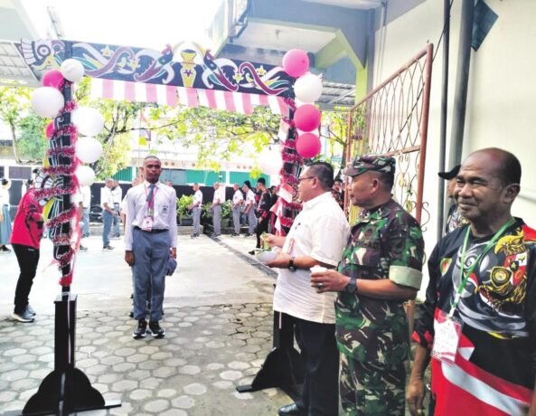 PENYAMBUTAN - Kepala Kepala Badan Kesatuan Bangsa dan Politik (Kesbangpol) Katingan, Roby ketika menyambut calon anggota Paskibraka Kabupaten Katingan tahun 2025 di Losmen Citra Katingan, Rabu (6/8).