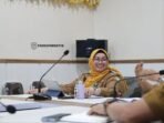 RAPAT : Wakil Bupati Kabupaten Kotawaringin Timur (Kotim), Irawati, menghadiri Rapat Kerja bersama Menteri Dalam Negeri (Mendagri) Tito Karnavian secara daring di Ruang Rapat Gedung B Sekretariat Daerah Kabupaten Kotim, Senin (25/8).