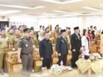HADIRI PELANTIKAN: Wakil Ketua II DPRD Kapuas Berinto (depan dua dari kiri) saat menghadiri pelantikan sejumlah pejabat pimpinan tinggi pratama di lingkungan Pemerintah Kabupaten Kapuas, Senin (25/8).