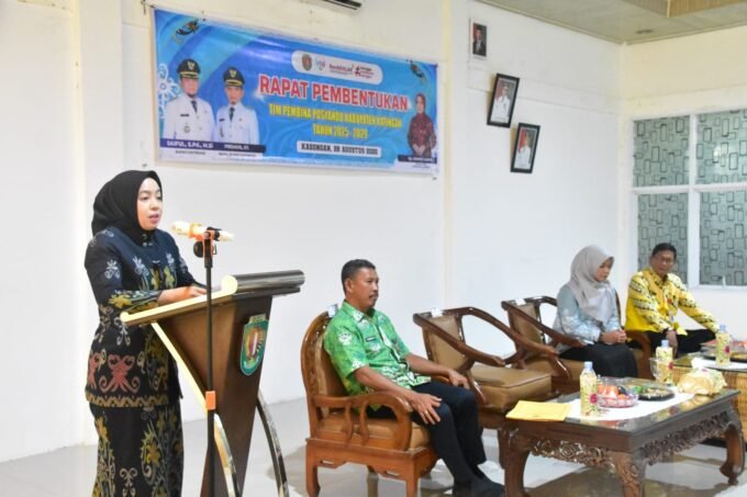 KATINGAN RAPAT - Ketua TP PKK Kabupaten Katingan Sumiati Saiful, ketika menyampaikan sambutan di acara Rapat Koordinasi (Rakor) Tim Pembina Pos Pelayanan Terpadu (Posyandu) tahun 2025 di aula Dinas Kesehatan setempat, Kamis (28/8).