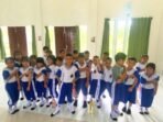 IMUNISASI - Anak-anak SD Cannosa, usai menjalani program imunisasi yang dilaksanakan oleh UPTD Puskesmas Kasongan II, Rabu (13/8).