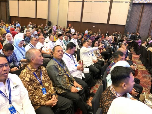 KATINGAN HADIR - Bupati Katingan Saiful bersama pejabat daerah lainnya, ketika menghadiri kegiatan Apkasi Otonomi Expo (AOE) 2025 di Kabupaten Tanggerang, Kamis (28/8).