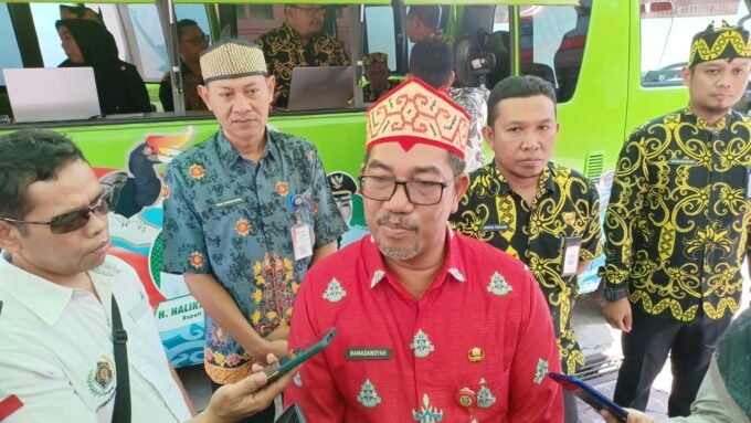 DIWAWANCARAI: Kepala Bapenda Kotim, Ramadansyah, saat diwawancarai awak media belum lama ini.