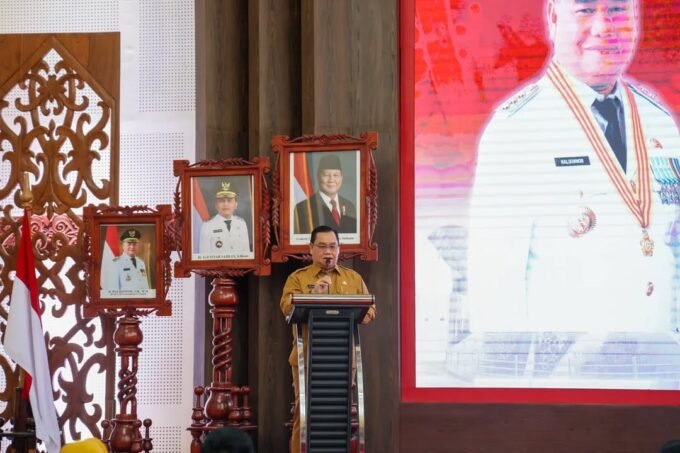 SAMBUTAN : Bupati Kabupaten Kotim H.Halikinnor menyampaikan sambutan saat Coffe Morning di rumah jabatan Bupati, Selasa (12/8/2025)