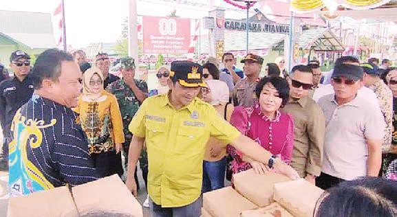 BARITO SELATAN DIBUKA: Wakil Bupati Barito Selatan, Khristianto Yudha, membuka secara resmi kegiatan makan gratis dalam rangka HUT ke-66 Kabupaten Barito Selatan.