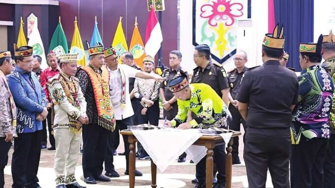 HADIR: Bupati Barito Selatan Eddy Raya Samsuri menghadiri penandatanganan perjanjian kerja sama penguatan Program Jaksa Garda Desa, belum lama ini.