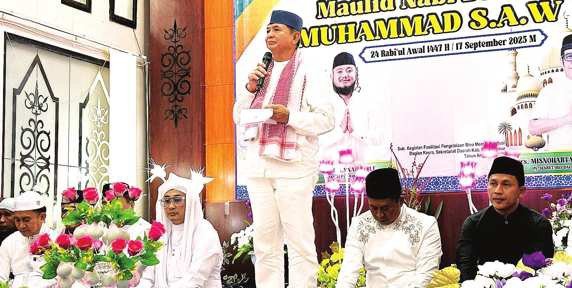 BARITO TIMUR MAULID NABI: Bupati Barito Timur Muhammad Yamin saat memberikan sambutan pada peringatan Maulid Nabi SAW di Rumah Jabatan Bupati, Rabu (17/9).