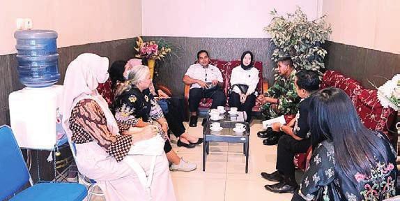 PERTEMUAN: Asisten I Setda Barito Timur, Ari Panan Putut Lelu, saat memimpin pertemuan bersama jajaran Polres Barito Timur dan Pabung Kodim 1012/Buntok membahas penanganan kasus KDRT serta perlindungan perempuan dan anak.