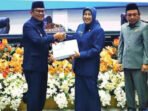 DPRD BATARA PENGANTAR PIDATO: Ketua DPRD Kabupaten Barito Utara Ir Hj Mery Rukaini MIP diampingi oleh Wakil Ketua I, Wakil Ketua II H Beni Siswanto dan Hj Henny Rosgiati Rusli menerima penyampaian Pidato Pengantar Bupati Barito Utara Terhadap Raperda Tentang Pertanggungjawaban Pelaksanaan APBD Tahun Anggaran 2024 dari Pj Bupati Barito Utara Indra Gunawan serta Sekda Drs Muhlis di ruang rapat Paripurna DPRD setempat, Senin (8/9).