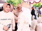 DPRD BATARA FESTIVAL BUDAYA: Ketua DPRD Barito Utara Ir Hj Mery Rukaini MIP bersama anggota DPRD lainnya saat menghadiri pembukaan Festival Budaya Iya Mulik Bengkang Turan di arena terbuka Tiara Batara Muara Teweh, belum lama ini.