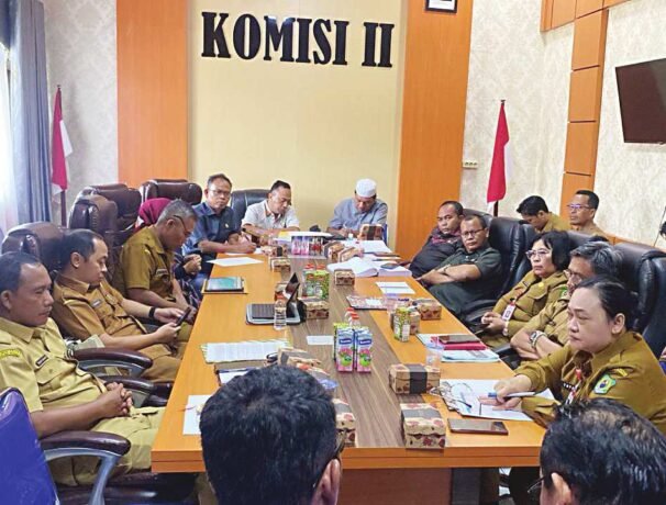 RAPAT: Komisi II DPRD Kapuas melakukan rapat pembahasan KUA-PPAS tahun anggaran 2026, Senin (15/9).