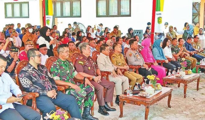IKUTI: Ketua DPRD Kota Palangka Raya, Subandi hadir secara langsung dalam peresmian SR yang dilakukan oleh Wali Kota Palangka Raya, Senin (22/9).