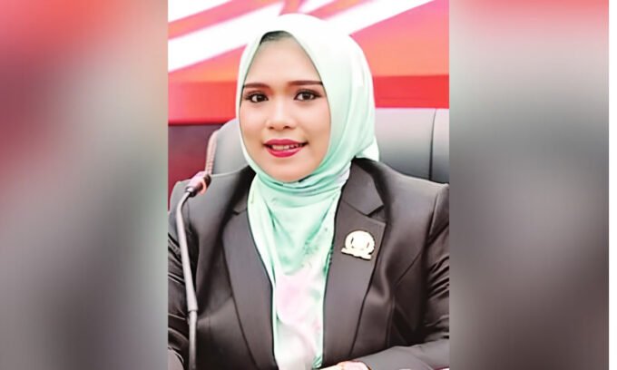 Dina Maulidah Wakil Ketua I DPRD Murung Raya Dina Maulidah Wakil Ketua I DPRD Murung Raya