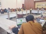 KAPUAS BAHAS PEMBANGUNAN: pemerintah Kabupaten Kapuas menggelar rapat pengambilan Keputusan KKPR. Rapat yang digelar di ruang rapat bupati, Selasa (23/9) dipimpin Sekda Kapuas Dr Usis I Sangkai.