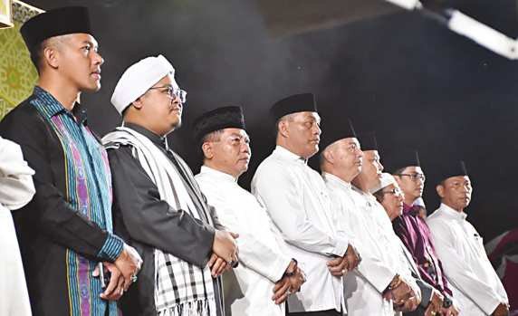 KAPUAS PENUTUPAN: Bupati Kapuas HM Wiyatno menghadiri MTQH ke-47 Tingkat Kabupaten Kapuas yang dirangkaikan dengan peringatan Maulid Nabi Muhammad SAW sekaligus pencanangan Kapuas Mengaji Tahun 2025 di Halaman Masjid Agung Al Mukarram Kapuas, Sabtu (6/9/2025) malam.