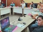 KAPUAS PIMPIN RAKOR: Sekda Kabupaten Kapuas Dr Usis I Sangkai didampingi Plt Inspektur Daerah Kabupaten Kapuas Agnes Satyari Perwitajati memimpin rakor terkait Persiapan Perbaikan Tata Kelola Pemerintah Kabupaten Kapuas di Ruang Rapat Bupati Kapuas, Sabtu (13/9).