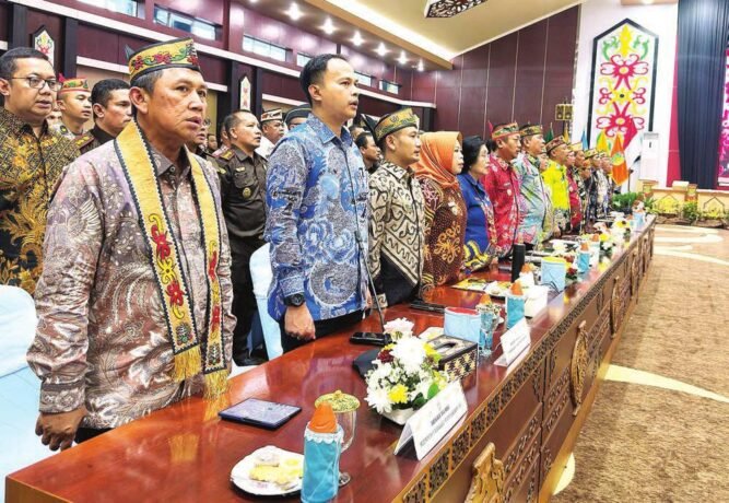 HADIRI: Wali Kota Palangka Raya, Fairid Naparin saat menghadiri penandatangan perjanjian kerja sama Koperasi Desa Merah Putih Adhyaksa tahun 2025 di Aula Jaya Tinggang II, Kamis( 25/9).