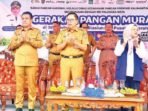 PALANGKA RAYA PENYAMPAIAN: Juru Bicara Fraksi PDIP Kabik Amaz Jasikha saat menyampaikan pandangan umum fraksi terhadap dua raperda usulan Pemkab Murung Raya.