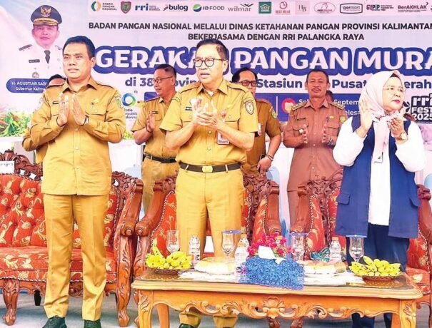 PALANGKA RAYA PENYAMPAIAN: Juru Bicara Fraksi PDIP Kabik Amaz Jasikha saat menyampaikan pandangan umum fraksi terhadap dua raperda usulan Pemkab Murung Raya.