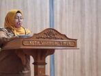 PIDATO : Wakil Bupati Kotim Irawati saat menyampaikan pidato Bupati terkait Raperda APBD Tahun Anggaran 2026 dalam rapat paripurna DPRD Kotim, Senin (8/9/2025).