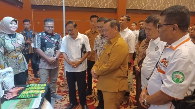 HADIRI: Bupati Kabupaten Kotim H.Halikinnor saat menghadiri acara yang dengar oleh pihak perkebunan kelapa sawit beberapa waktu lalu